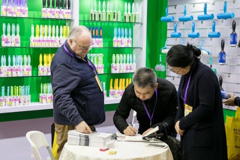 宁波中小工厂展览会展会现场图片