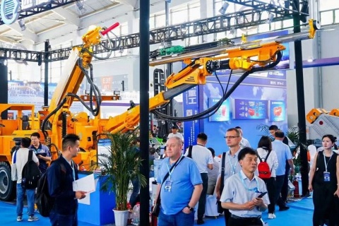 中国(泰山)国际矿业装备与技术展览会展会现场图片