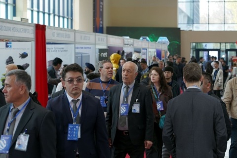 乌兹别克斯坦工程机械及矿业机械展览会展会现场图片