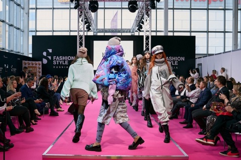 俄罗斯时尚服装服饰展览会展会现场图片