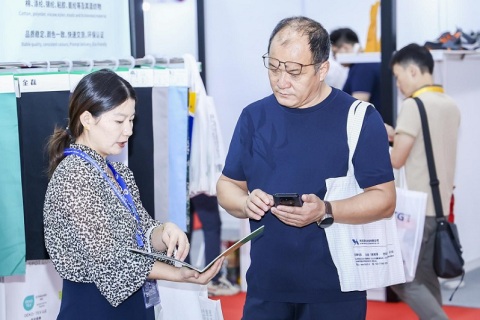 中国(重庆)职业服装供应链博览会展会现场图片